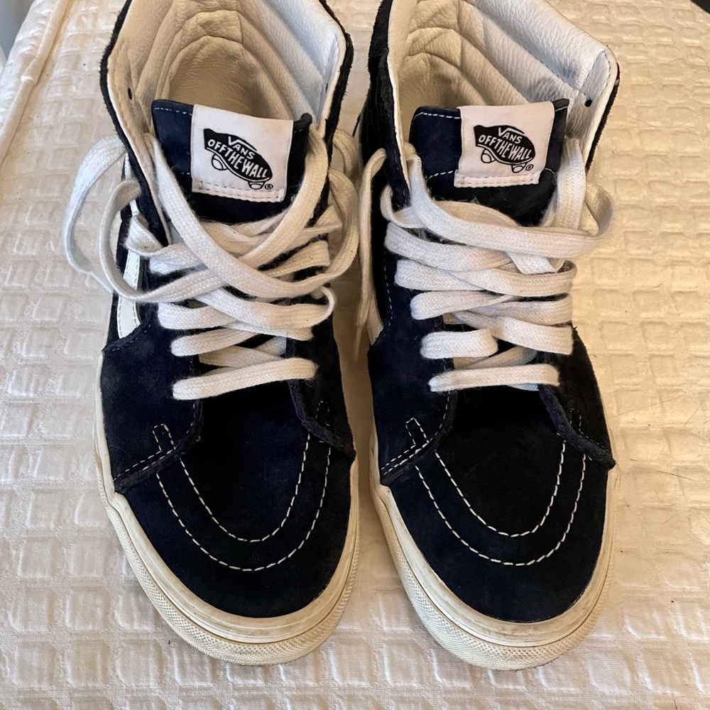 Vans high top size 7 mens / 8.5 womens - navy blue